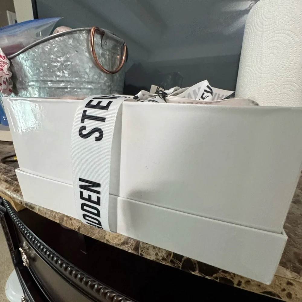 NWT Steve Madden Pink, Gray, & White Scarf In Box- small flaws on box pictured